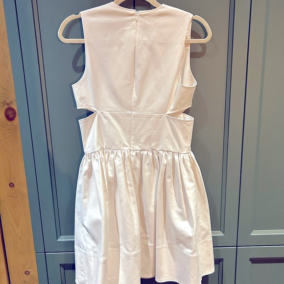 White dress - Picture 3 of 4